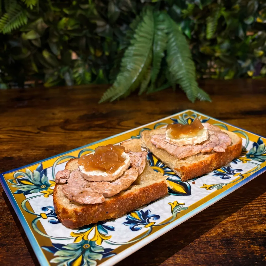 Tosta de solomillo with goat's cheese at Mi Locura
